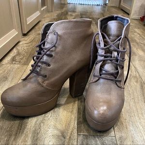 Steve Madden taupe booties